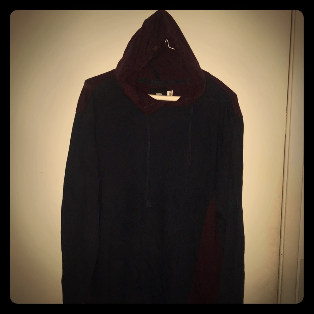 Light breathable hooded burgundy/navy shirt